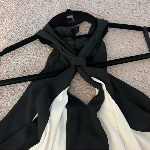 BCBG keyhole flowy halter blouse - Picture 4 of 4